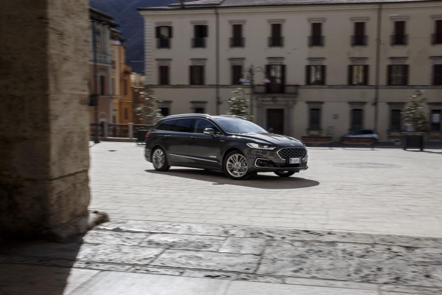  Ford Vignale Mondeo Hybrid Turnier 2019 года  (WW) (фото 3 из 15)